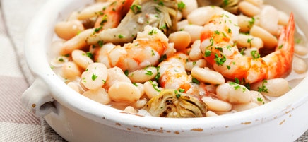 Cassolette de haricots blancs, langoustines et artichauts