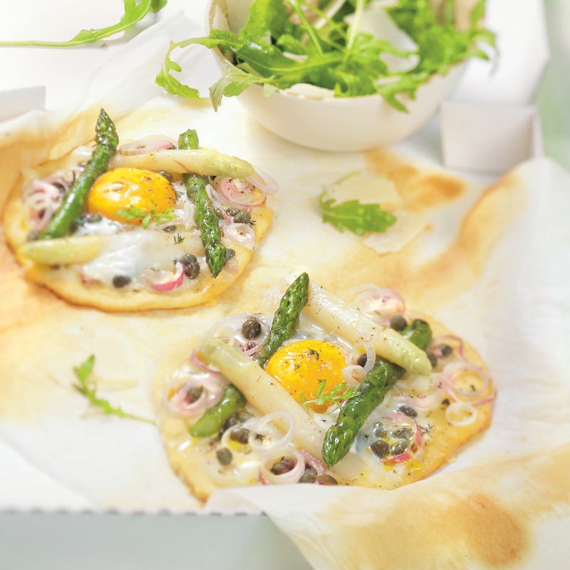 Photo de/du Pizza aux deux asperges et œufs pochés par WW