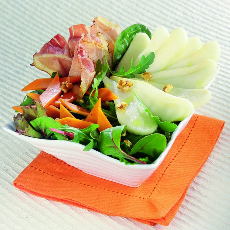 Photo de/du Salade de poires, fromage, jambon croustillant et noix par WW
