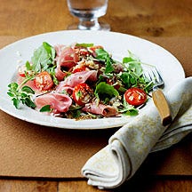 Salade de riz au jambon cru et à la roquette