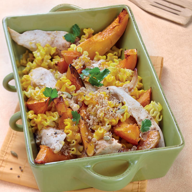 Courges rôties aux pâtes, cardamome et poulet