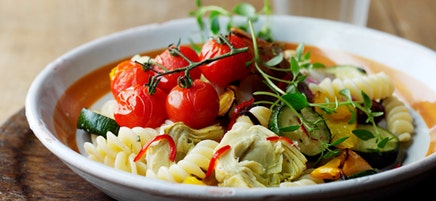 Salade de pâtes aux légumes grillés