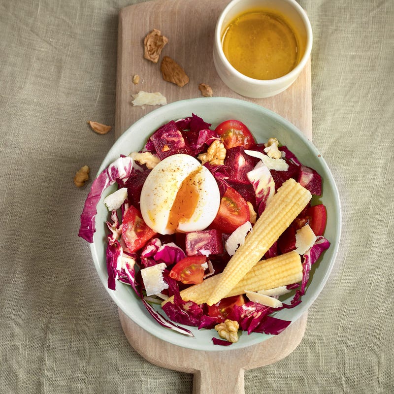 Méli-mélo à la betterave et œuf mollet