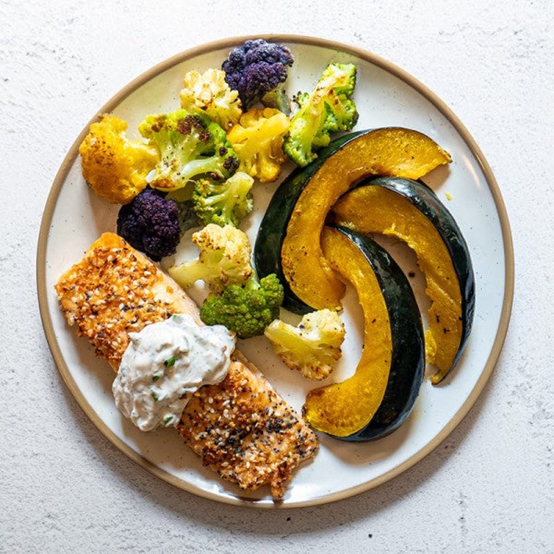 Saumon au sésame et pavot, courge et choux