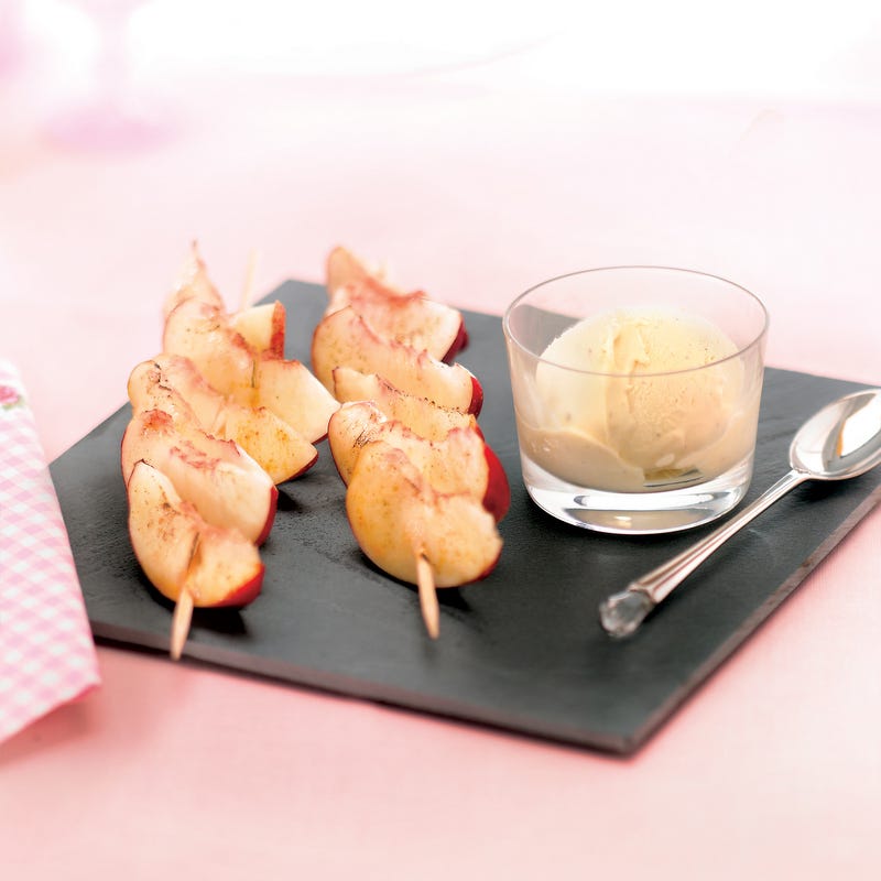 Photo de/du Brochette de nectarine blanche, sorbet au miel et à la sauge par WW