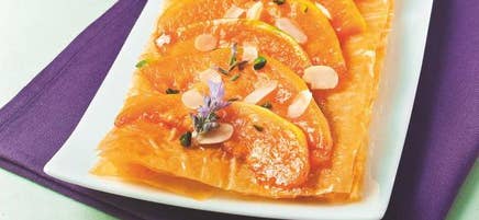 Feuilleté de melon à l'amande et éclats de pistache