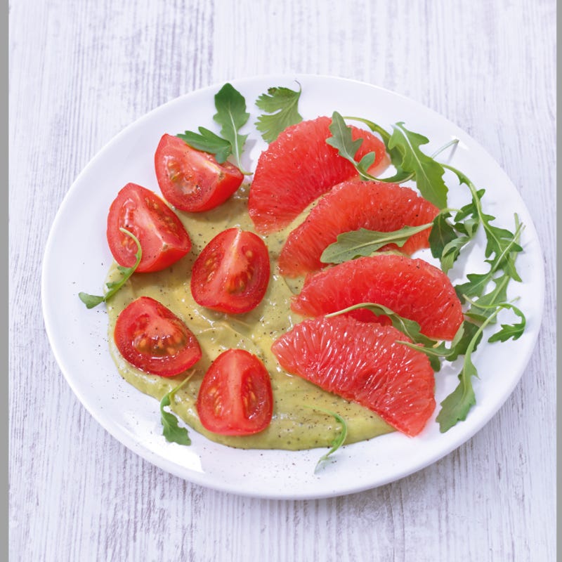 Salade de pamplemousses et de tomates, sauce à l'avocat