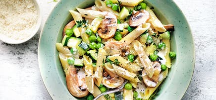 One pan pasta petits pois, courgettes et champignons