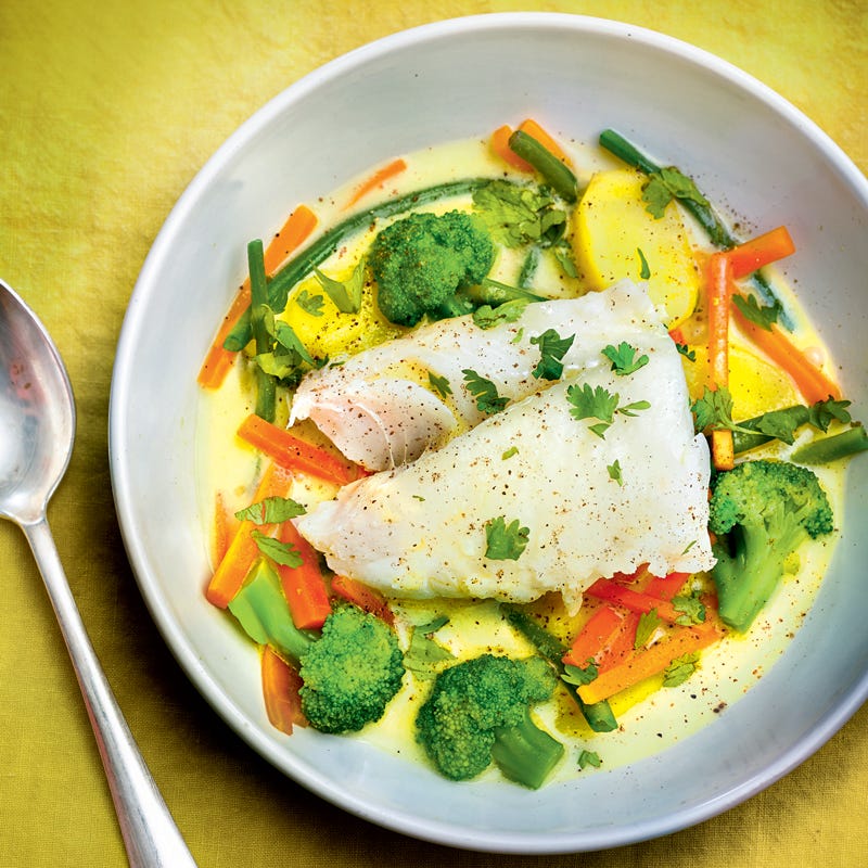 Nage de merlu safranée et légumes printaniers