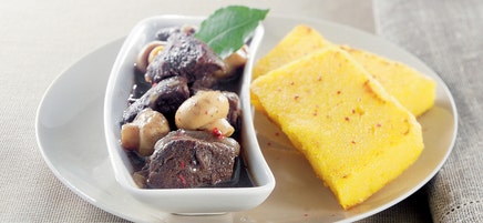 Civet de gibier et pavé de semoule