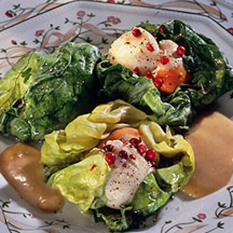 Photo de/du Noix de Saint-Jacques en robe de laitue à la vapeur de citronnelle par WW