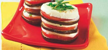 Millefeuille aux aubergines, tomates fraîches et mozarella