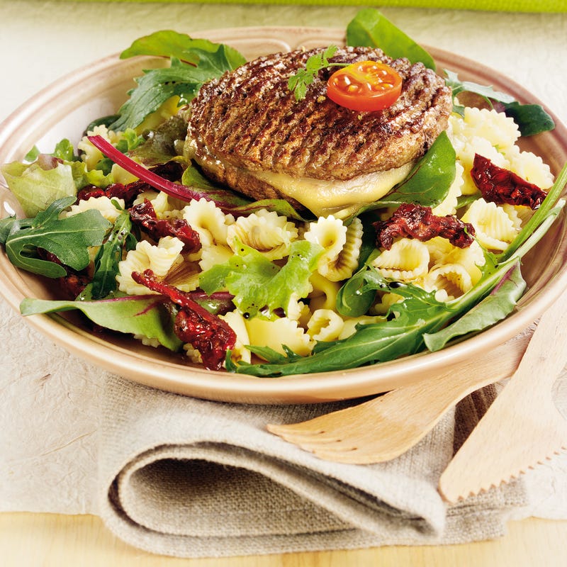 Photo de/du Burger au fromage, salade mélangée par WW