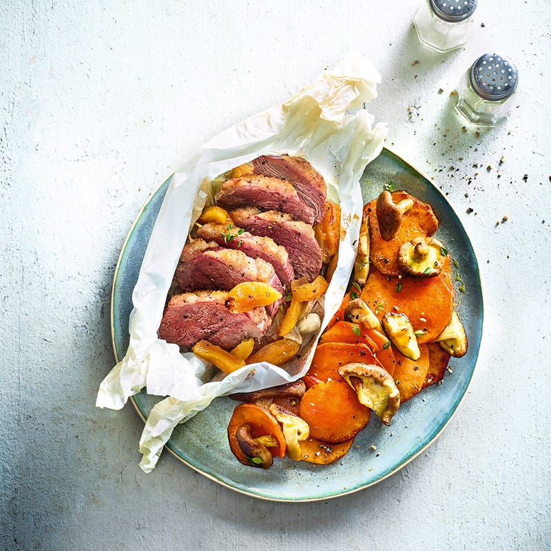 Papillotes de canard et poêlée de patates douces et shiitakes