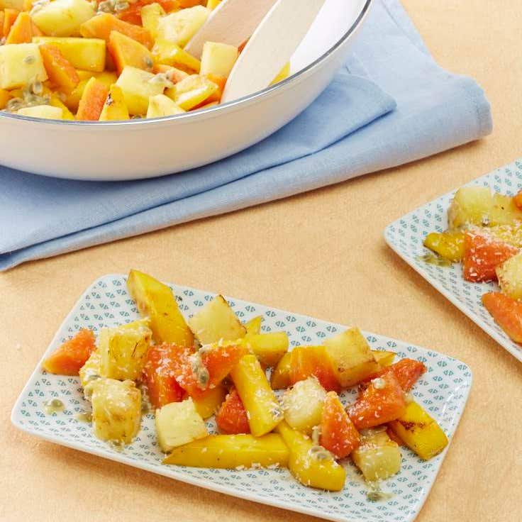 Wok de fruits exotiques flambés au rhum