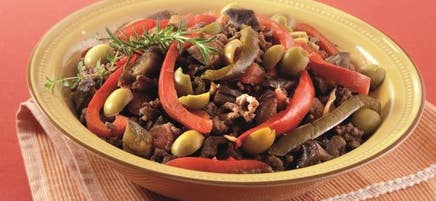 Boeuf mijoté aux aubergines et olives vertes.