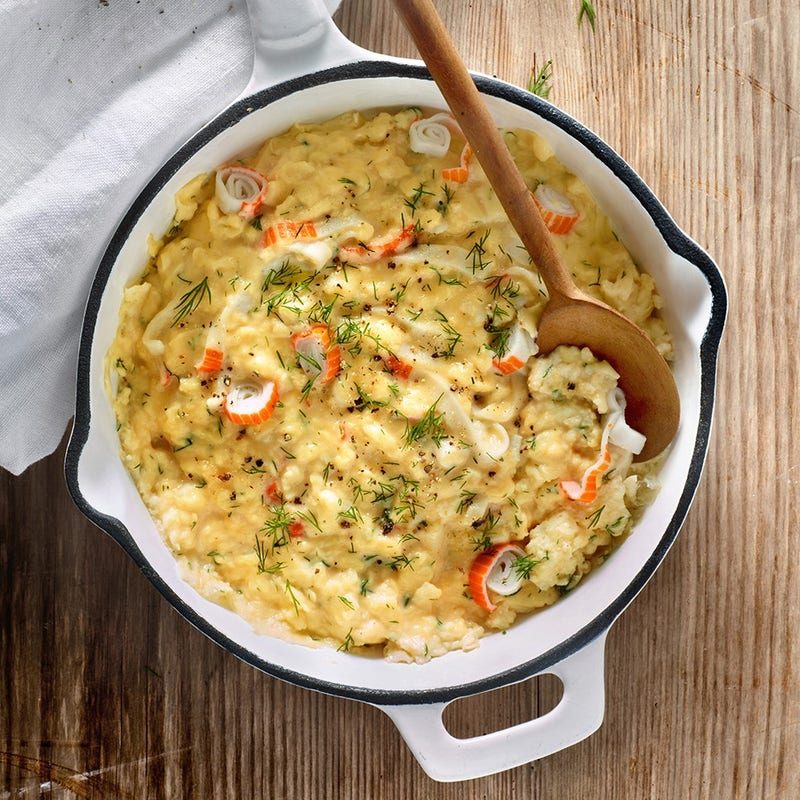Œufs brouillés au surimi à l'aneth
