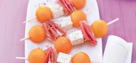 Brochettes de melon au jambon cru