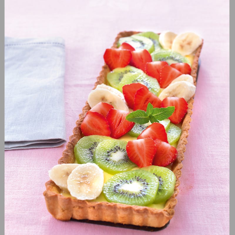 Tarte chic aux fraises, aux bananes et aux kiwis