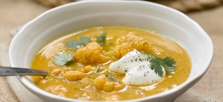 Soupe de pois-chiches au chou-fleur et au cumin