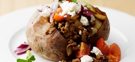 Pomme de terre au four à la viande et au fromage
