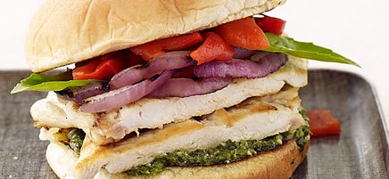 Burger au poulet grillé