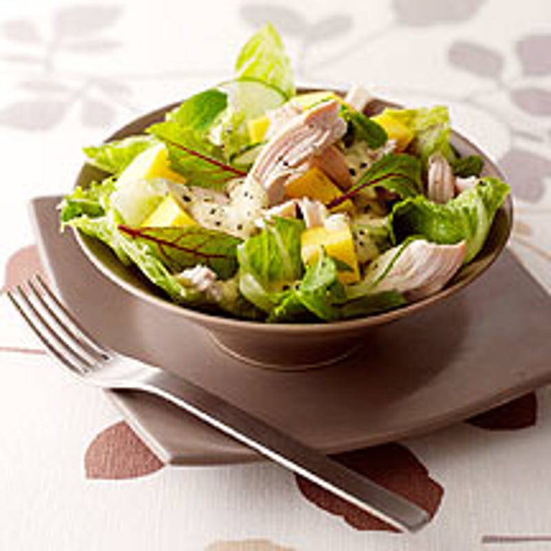 Salade au poulet et à la mangue