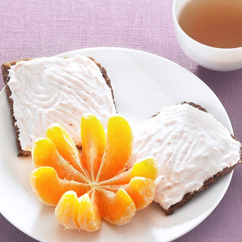 Petits suisses tartinés et orange