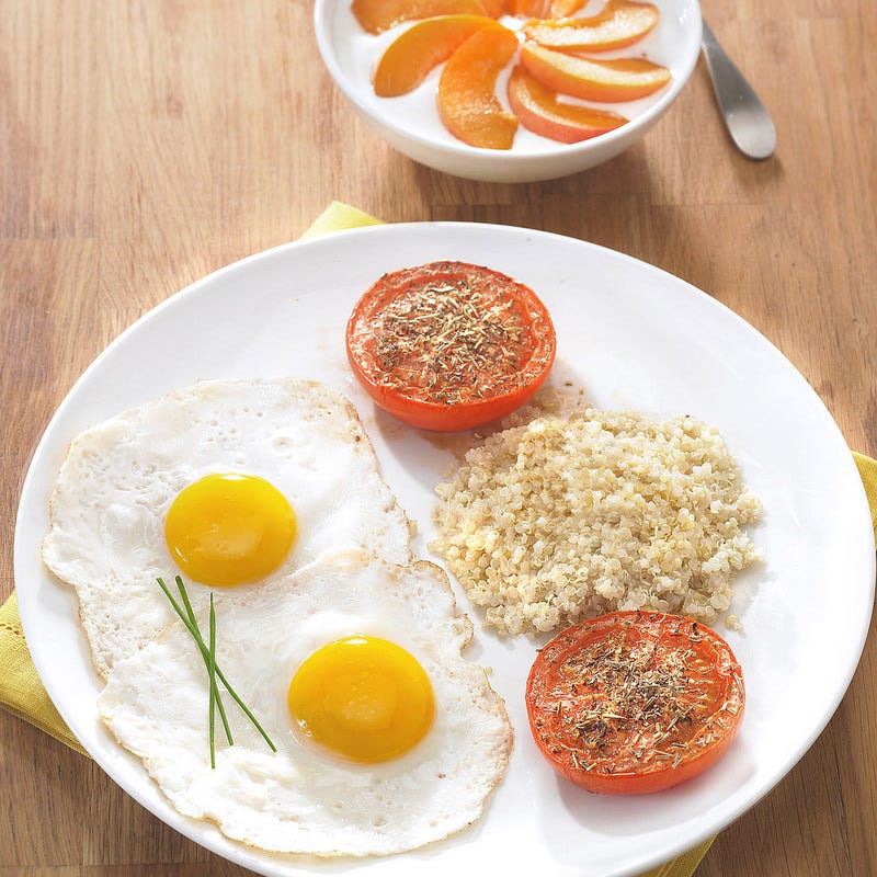 Photo de/du Tomates provençales, oeufs au plat et quinoa par WW
