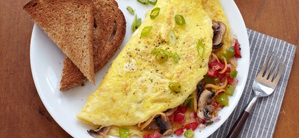 Omelette aux légumes et toasts