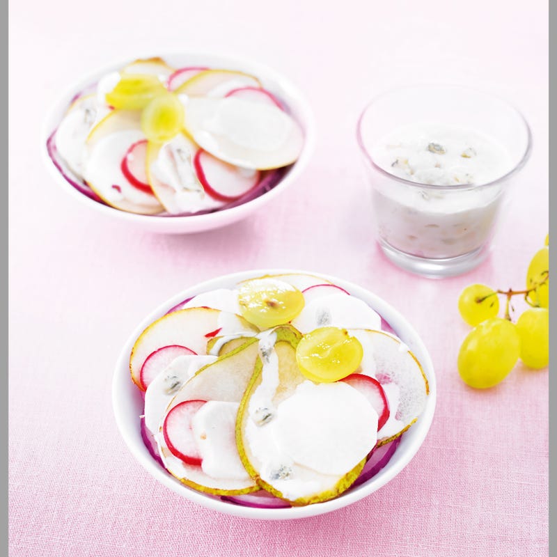 Salade fruitée aux radis crus, aux navets cuits et au bleu d'Auvergne