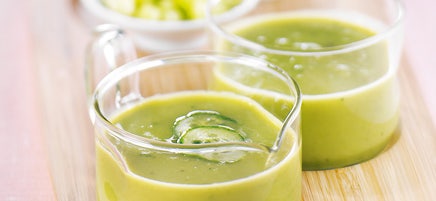 Soupe glacée d'avocat au concombre