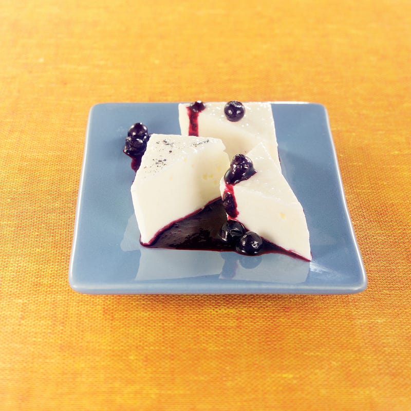 Photo de/du Panna cotta de yaourt au coulis de myrtilles par WW