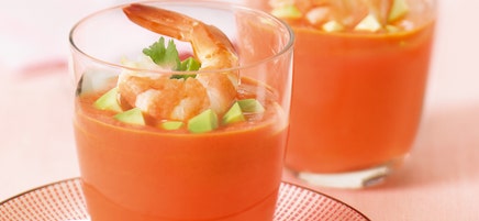 Velouté exotique de poivron rouge, avocat et crevettes