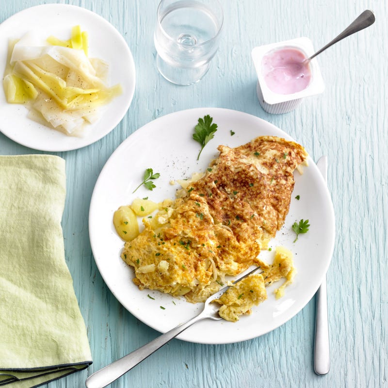 Poireaux vinaigrette, omelette aux pommes de terre, yaourt