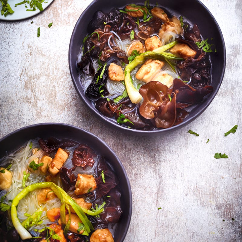 Photo de/du Potage parfumé aux shiitakes et au poulet par WW