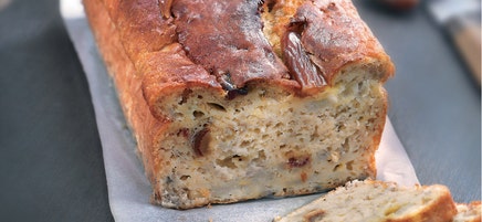 Cake de banane aux éclats de dattes