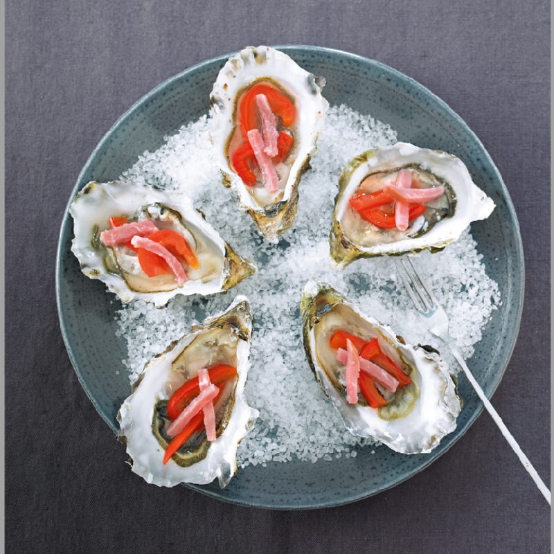 Huîtres au poivron confit et allumettes de bacon