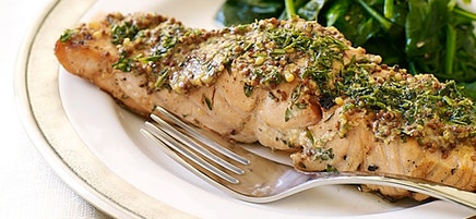 Saumon grillé en croûte d'herbes