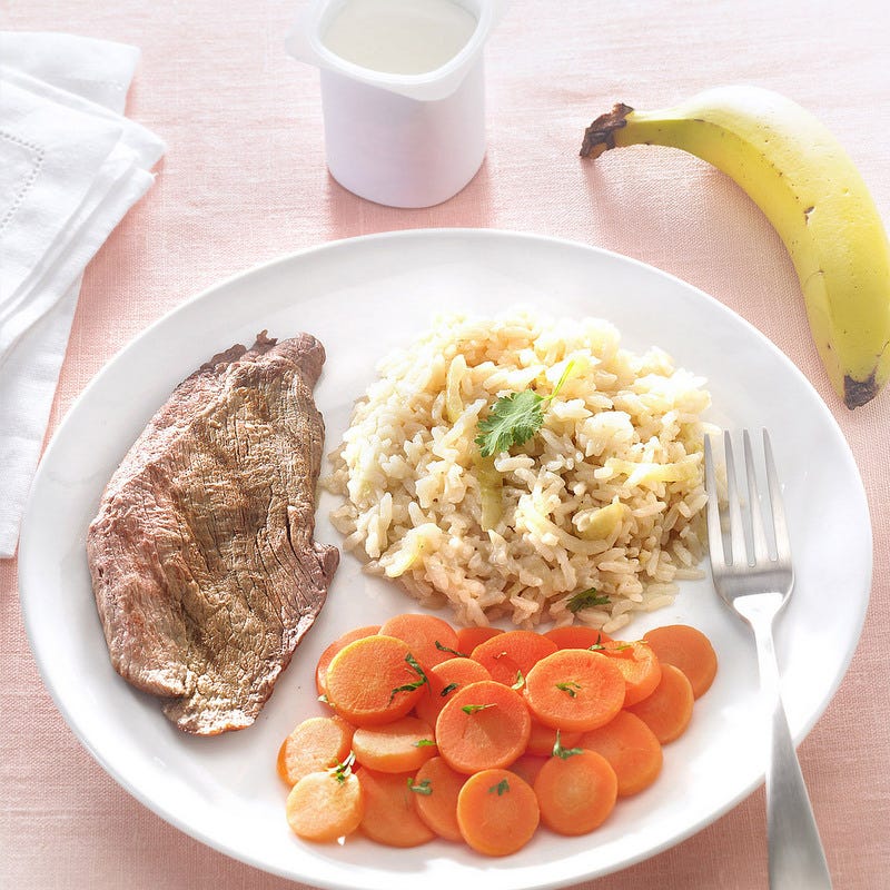 Photo de/du Steak grillé, riz pilaf aux carottes par WW