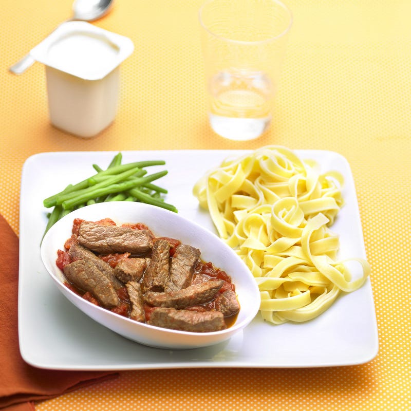 Photo de/du Émincé de boeuf sauce coriandre, pâtes et haricots verts, yaourt par WW