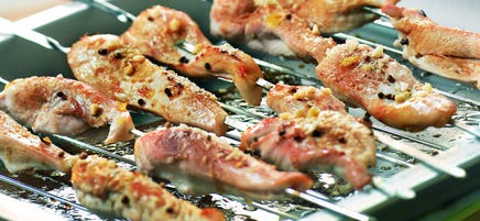 Brochettes de poulet aux éclats d'amandes