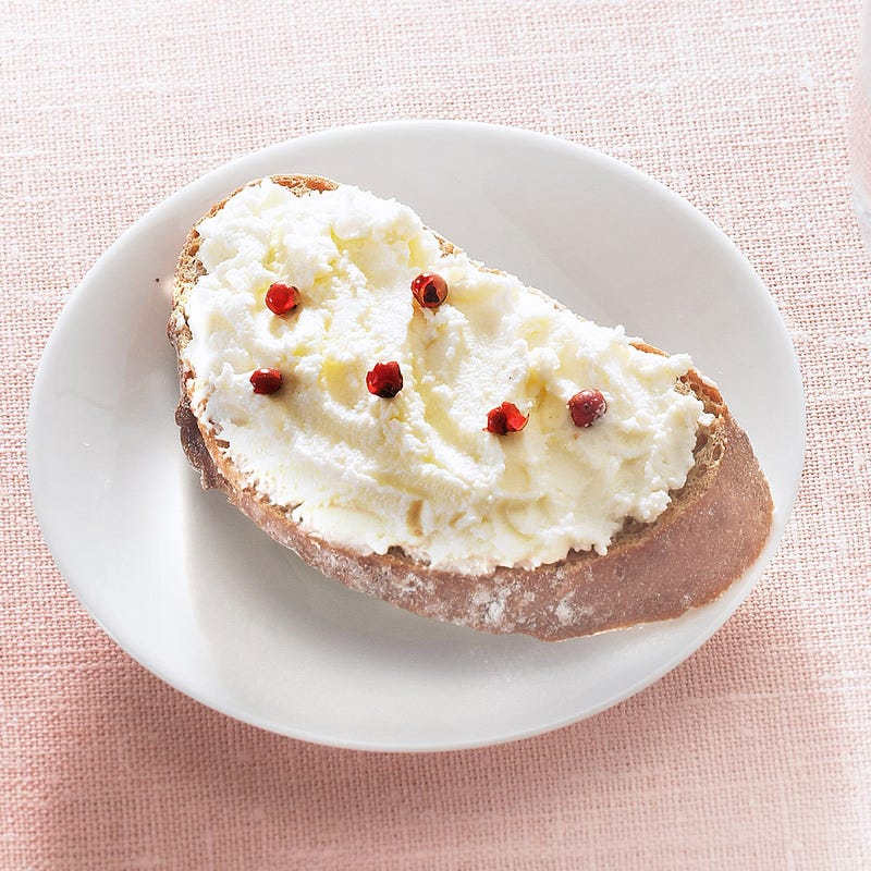 Tartine de fromage frais 0% aux baies roses