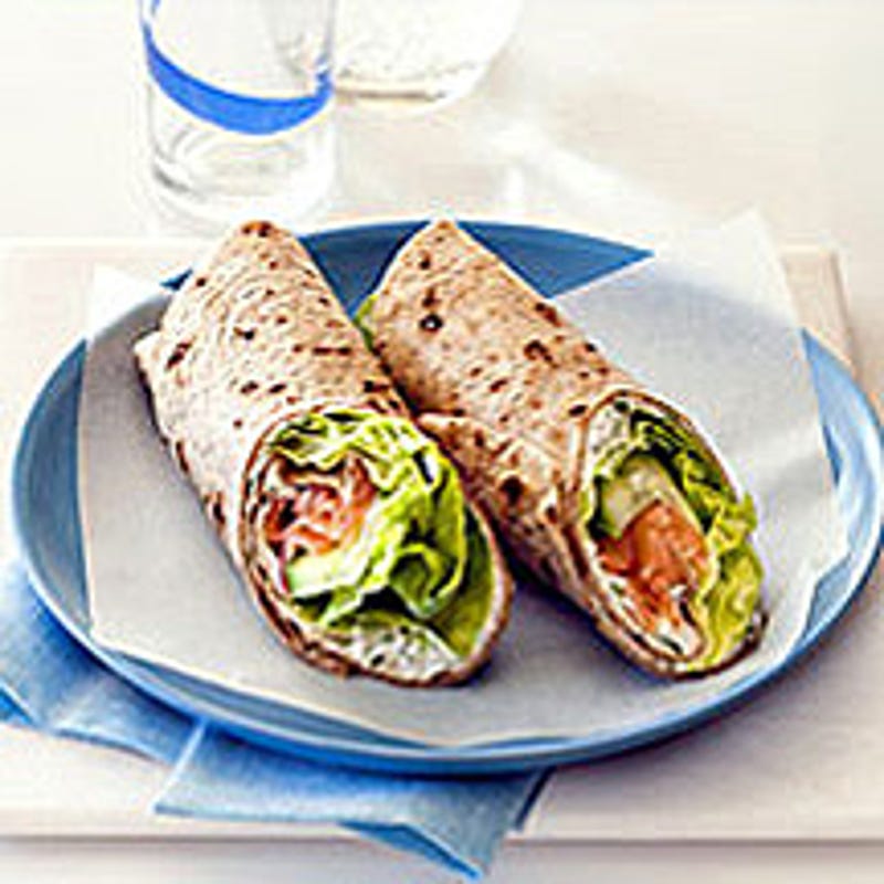 Foto van Wrap met gerookte zalm en komkommer door WW