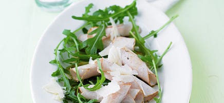 Carpaccio de dinde sur lit de roquette