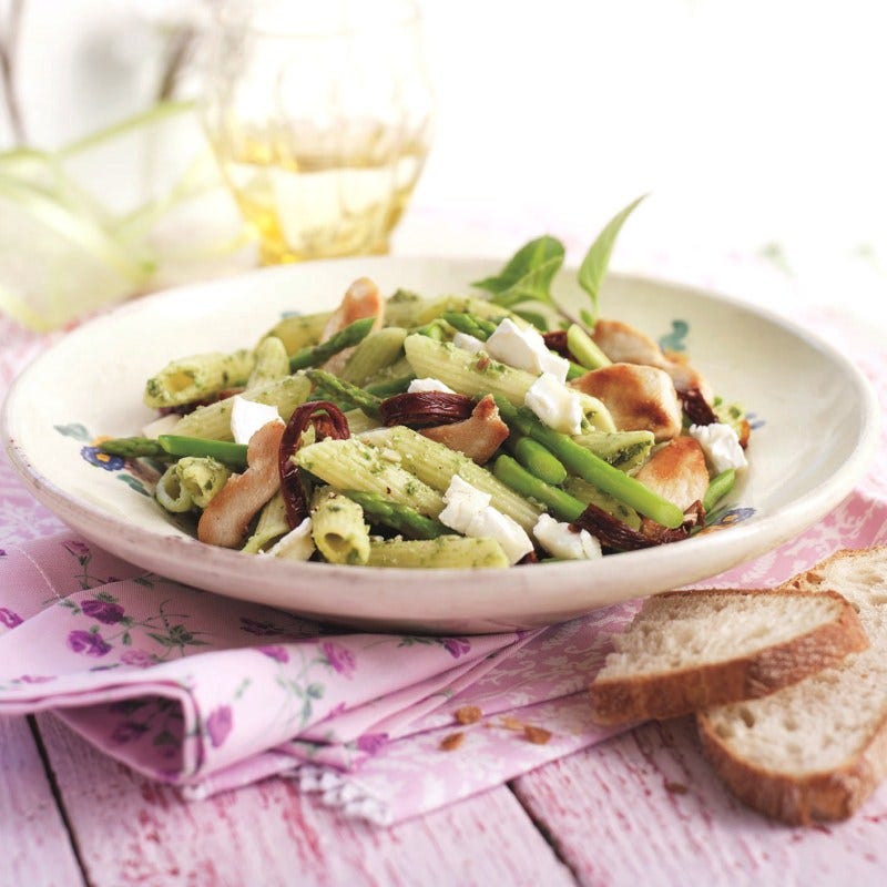 Foto van Pastasalade met groene asperges en bieslook door WW