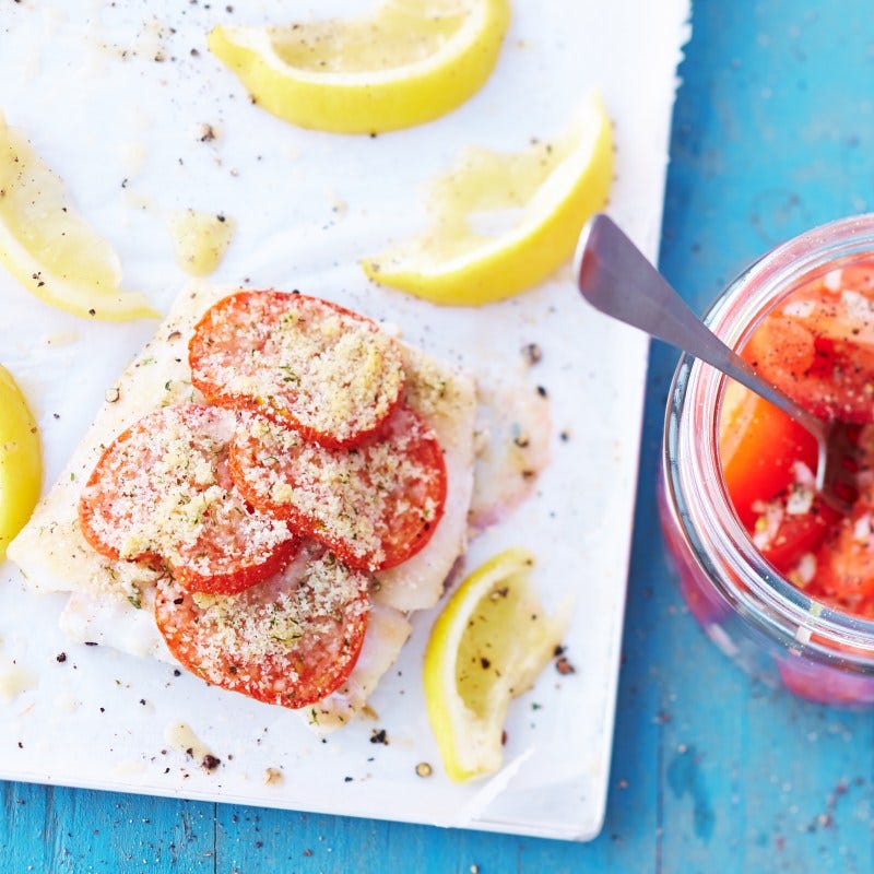 Foto van Kabeljauw met tomaat-parmezaankorst en salade door WW