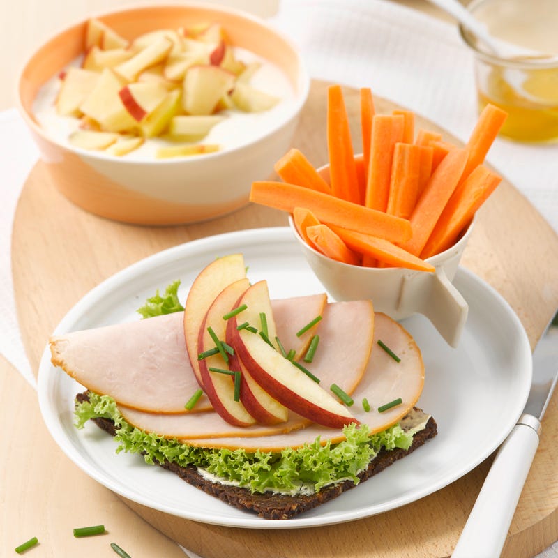 Foto van Roggevolkorenbrood met kalkoenham en appel door WW