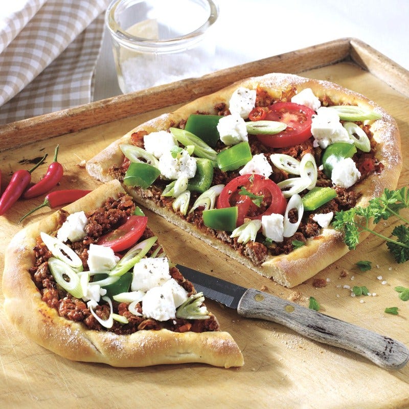 Foto van Turkse pizza met fetakaas door WW