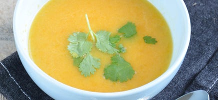 Potage de potiron au lait de coco et à la coriandre